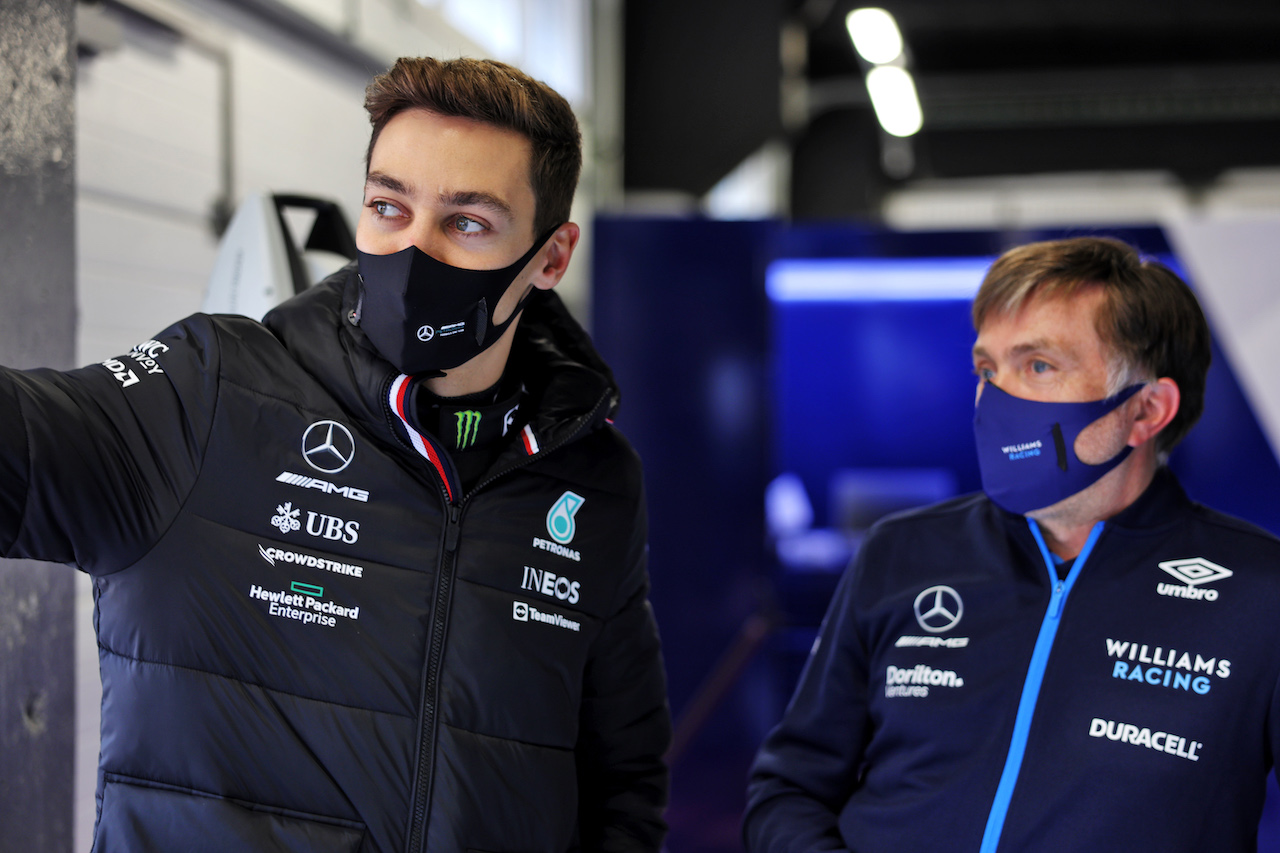 TEST BARCELLONA, (L to R): George Russell (GBR) Mercedes AMG F1 with Jost Capito (GER) Williams Racing Chief Executive Officer.
23.02.2022. Formula One Testing, Day One, Barcelona, Spain. Wednesday.
- www.xpbimages.com, EMail: requests@xpbimages.com © Copyright: Bearne / XPB Images