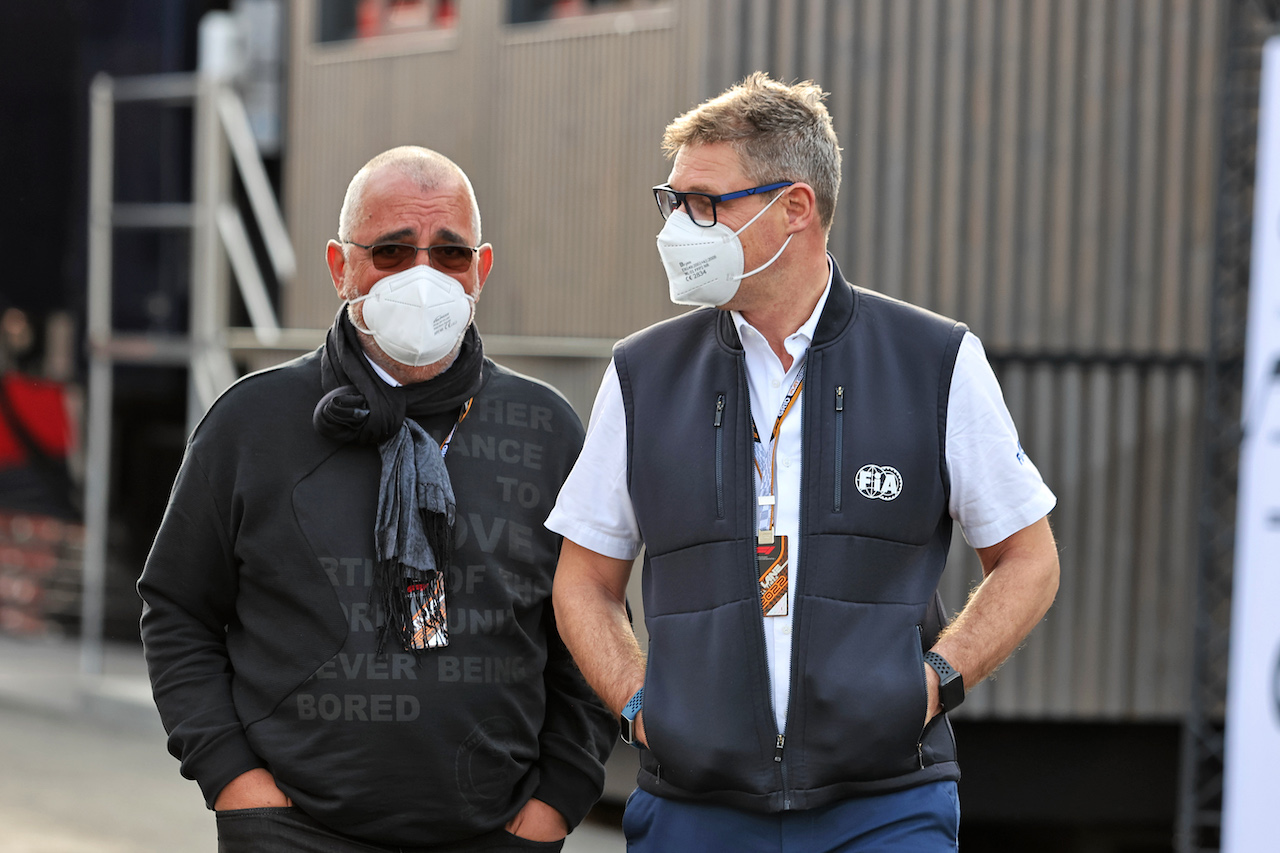 TEST BARCELLONA, (L to R): Eduardo Freitas (POR) FIA Gara Director with Bernd Maylander (GER) FIA Safety Car Driver.
23.02.2022. Formula One Testing, Day One, Barcelona, Spain. Wednesday.
- www.xpbimages.com, EMail: requests@xpbimages.com © Copyright: Moy / XPB Images