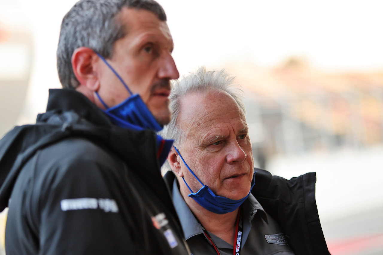 TEST BARCELLONA, Gene Haas (USA) Haas Automotion President with Guenther Steiner (ITA) Haas F1 Team Prinicipal.
23.02.2022. Formula One Testing, Day One, Barcelona, Spain. Wednesday.
- www.xpbimages.com, EMail: requests@xpbimages.com © Copyright: Moy / XPB Images