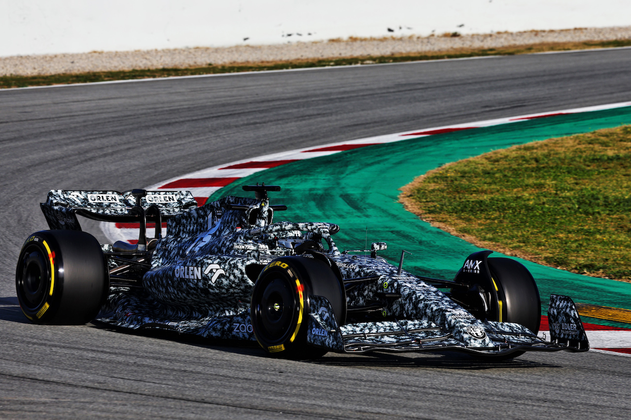 TEST BARCELLONA, Robert Kubica (POL) Alfa Romeo F1 Team C42 Reserve Driver.
23.02.2022. Formula One Testing, Day One, Barcelona, Spain. Wednesday.
- www.xpbimages.com, EMail: requests@xpbimages.com © Copyright: Batchelor / XPB Images