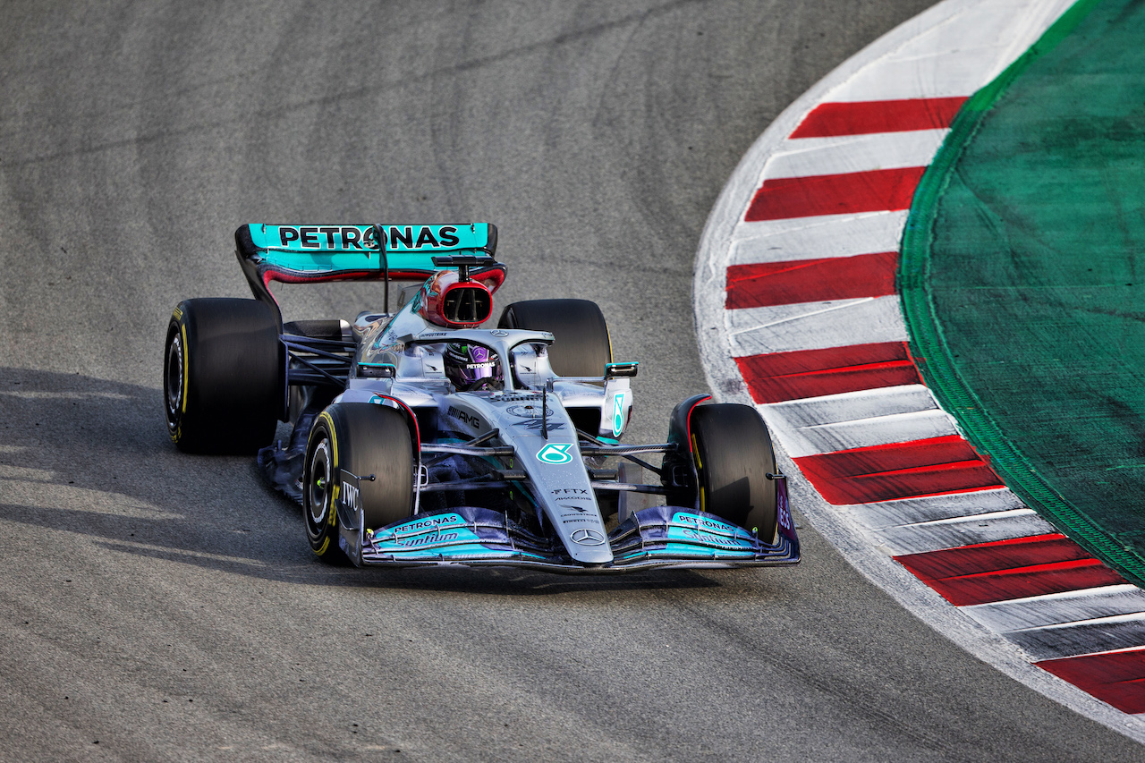 TEST BARCELLONA, Lewis Hamilton (GBR) Mercedes AMG F1 W13.
23.02.2022. Formula One Testing, Day One, Barcelona, Spain. Wednesday.
- www.xpbimages.com, EMail: requests@xpbimages.com © Copyright: Rew / XPB Images