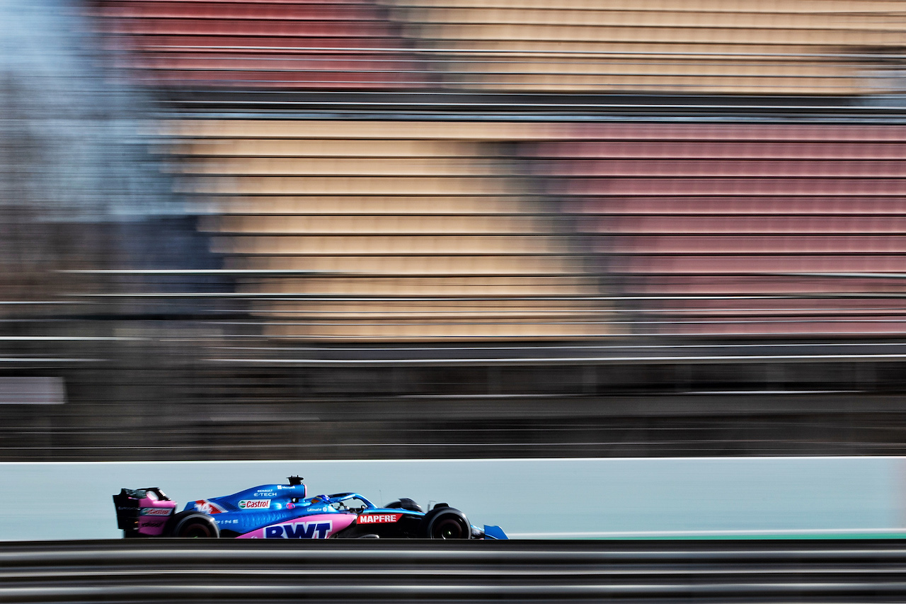 TEST BARCELLONA, Fernando Alonso (ESP) Alpine F1 Team A522.
23.02.2022. Formula One Testing, Day One, Barcelona, Spain. Wednesday.
- www.xpbimages.com, EMail: requests@xpbimages.com © Copyright: Rew / XPB Images
