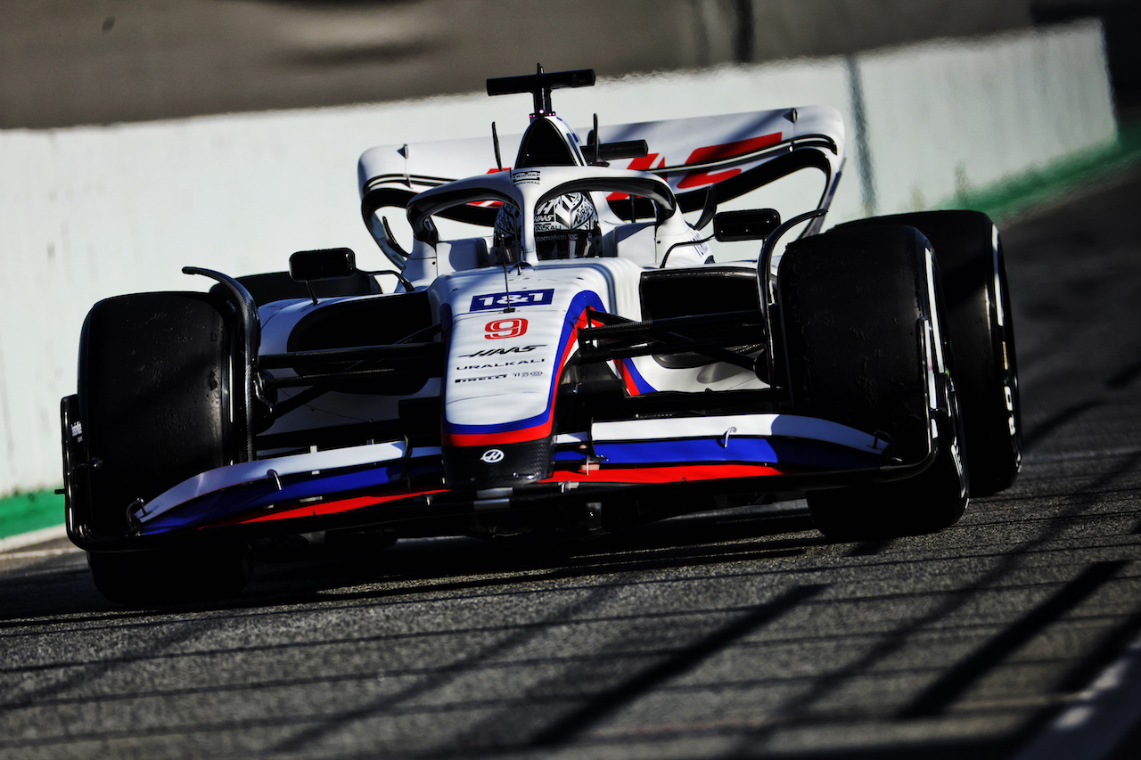 TEST BARCELLONA, Nikita Mazepin (RUS) Haas F1 Team VF-22.
23.02.2022. Formula One Testing, Day One, Barcelona, Spain. Wednesday.
- www.xpbimages.com, EMail: requests@xpbimages.com © Copyright: Bearne / XPB Images