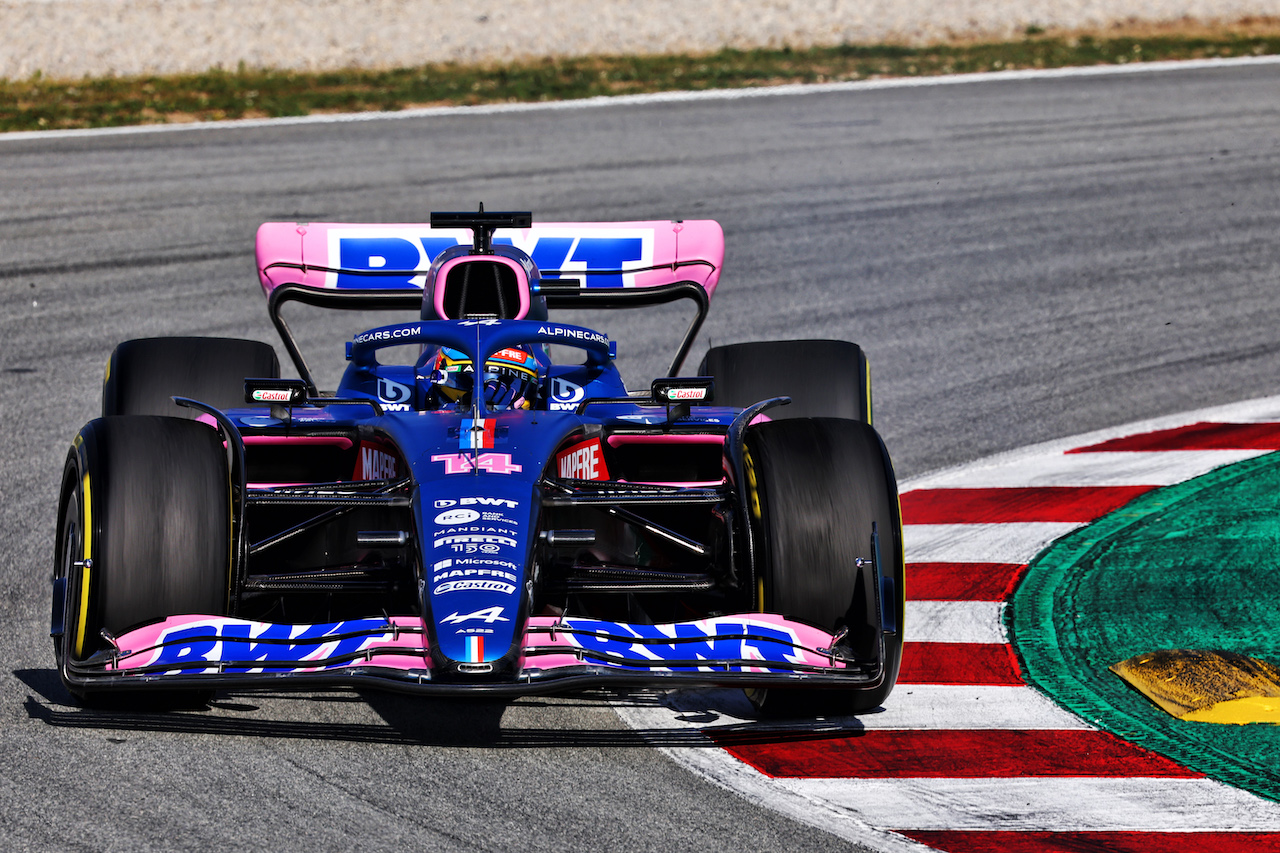 TEST BARCELLONA, Fernando Alonso (ESP) Alpine F1 Team A522.
23.02.2022. Formula One Testing, Day One, Barcelona, Spain. Wednesday.
- www.xpbimages.com, EMail: requests@xpbimages.com © Copyright: Batchelor / XPB Images
