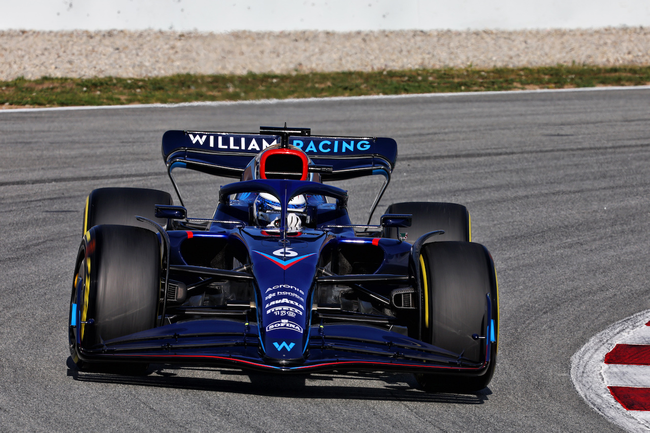 TEST BARCELLONA, Nicholas Latifi (CDN) Williams Racing FW44.
23.02.2022. Formula One Testing, Day One, Barcelona, Spain. Wednesday.
- www.xpbimages.com, EMail: requests@xpbimages.com © Copyright: Batchelor / XPB Images