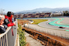 TEST BARCELLONA, Carlos Sainz Jr (ESP) Ferrari with his father Carlos Sainz (ESP), watches Charles Leclerc (MON) Ferrari F1-75.
23.02.2022. Formula One Testing, Day One, Barcelona, Spain. Wednesday.
- www.xpbimages.com, EMail: requests@xpbimages.com © Copyright: Batchelor / XPB Images