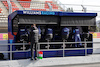TEST BARCELLONA, George Russell (GBR) Mercedes AMG F1 on the Williams Racing pit gantry.
23.02.2022. Formula One Testing, Day One, Barcelona, Spain. Wednesday.
- www.xpbimages.com, EMail: requests@xpbimages.com © Copyright: Bearne / XPB Images