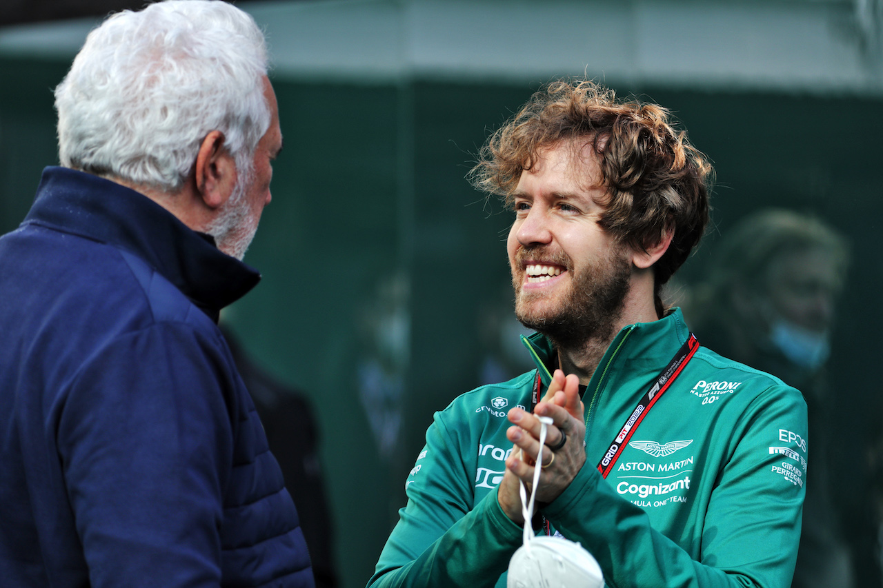 TEST BARCELLONA, (L to R): Lawrence Stroll (CDN) Aston Martin F1 Team Investor with Sebastian Vettel (GER) Aston Martin F1 Team.
24.02.2022. Formula One Testing, Day Two, Barcelona, Spain. Giovedi'.
- www.xpbimages.com, EMail: requests@xpbimages.com © Copyright: Bearne / XPB Images