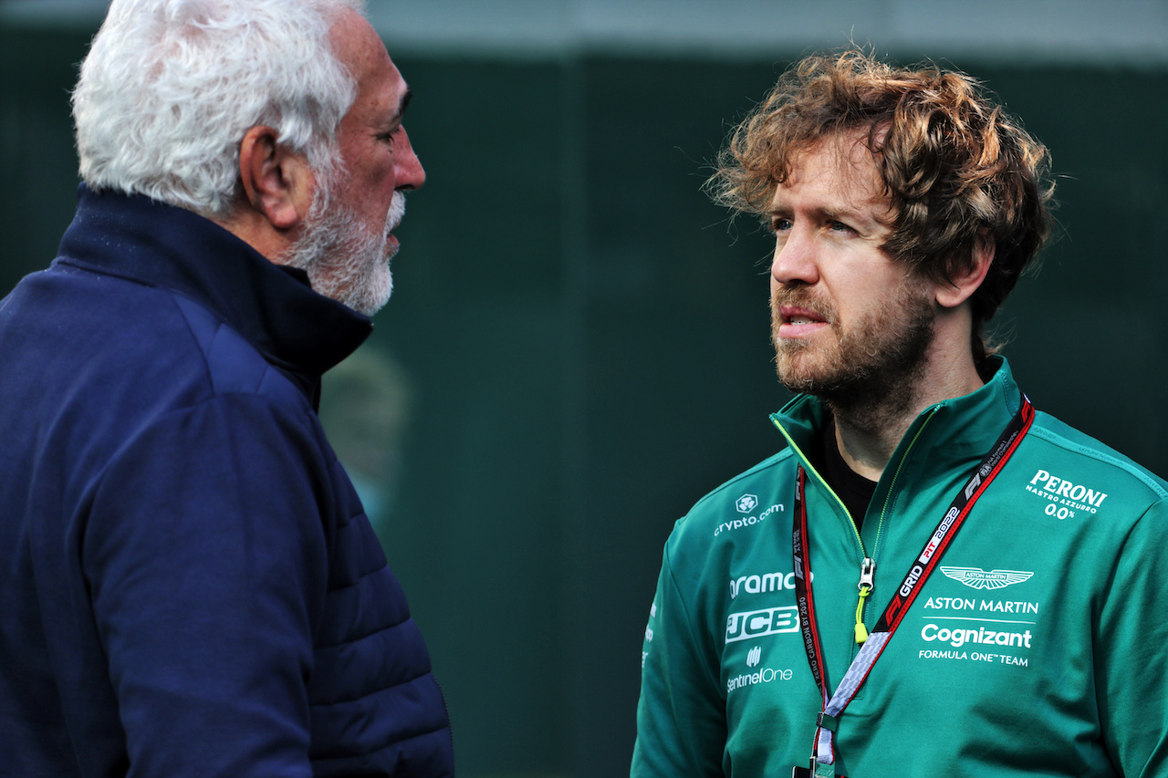 TEST BARCELLONA, (L to R): Lawrence Stroll (CDN) Aston Martin F1 Team Investor with Sebastian Vettel (GER) Aston Martin F1 Team.
24.02.2022. Formula One Testing, Day Two, Barcelona, Spain. Giovedi'.
- www.xpbimages.com, EMail: requests@xpbimages.com © Copyright: Bearne / XPB Images