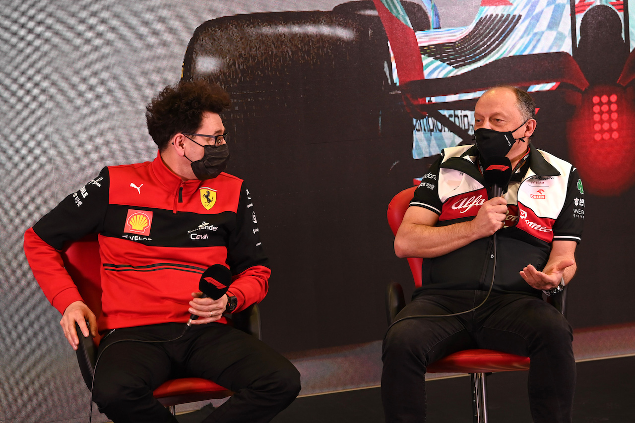 TEST BARCELLONA, (L to R): Mattia Binotto (ITA) Ferrari Team Principal e Frederic Vasseur (FRA) Alfa Romeo F1 Team Team Principal in the FIA Press Conference.
24.02.2022. Formula One Testing, Day Two, Barcelona, Spain. Giovedi'.
- www.xpbimages.com, EMail: requests@xpbimages.com © Copyright: FIA Pool Image for Editorial Use Only