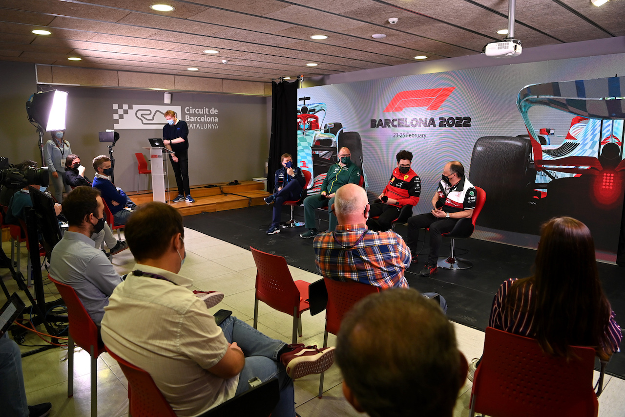 TEST BARCELLONA, (L to R): Jost Capito (GER) Williams Racing Chief Executive Officer; Tom McCullough (GBR) Aston Martin F1 Team Performance Director; Mattia Binotto (ITA) Ferrari Team Principal; e Frederic Vasseur (FRA) Alfa Romeo F1 Team Team Principal, in the FIA Press Conference.
24.02.2022. Formula One Testing, Day Two, Barcelona, Spain. Giovedi'.
- www.xpbimages.com, EMail: requests@xpbimages.com © Copyright: FIA Pool Image for Editorial Use Only