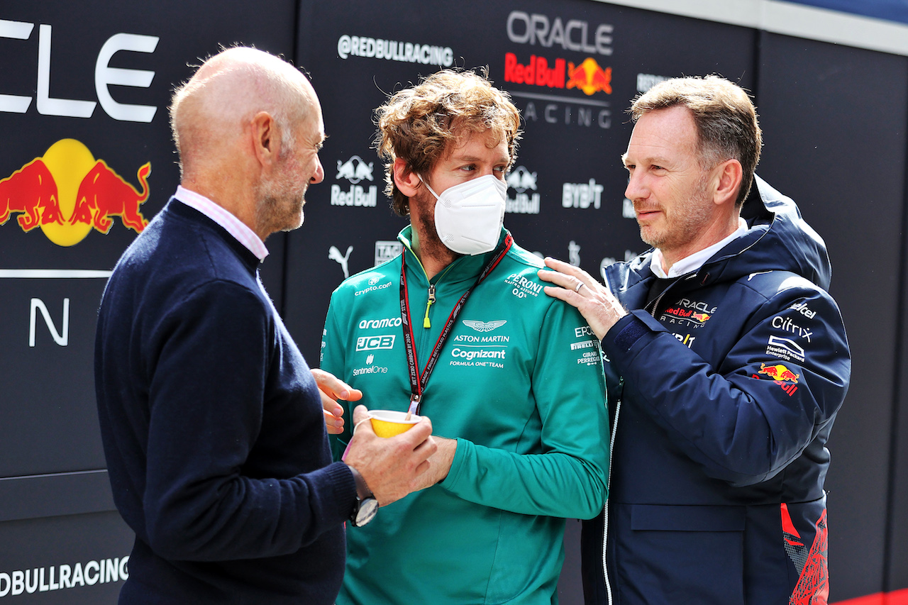 TEST BARCELLONA, (L to R): Adrian Newey (GBR) Red Bull Racing Chief Technical Officer with Sebastian Vettel (GER) Aston Martin F1 Team e Christian Horner (GBR) Red Bull Racing Team Principal.
24.02.2022. Formula One Testing, Day Two, Barcelona, Spain. Giovedi'.
- www.xpbimages.com, EMail: requests@xpbimages.com © Copyright: Moy / XPB Images