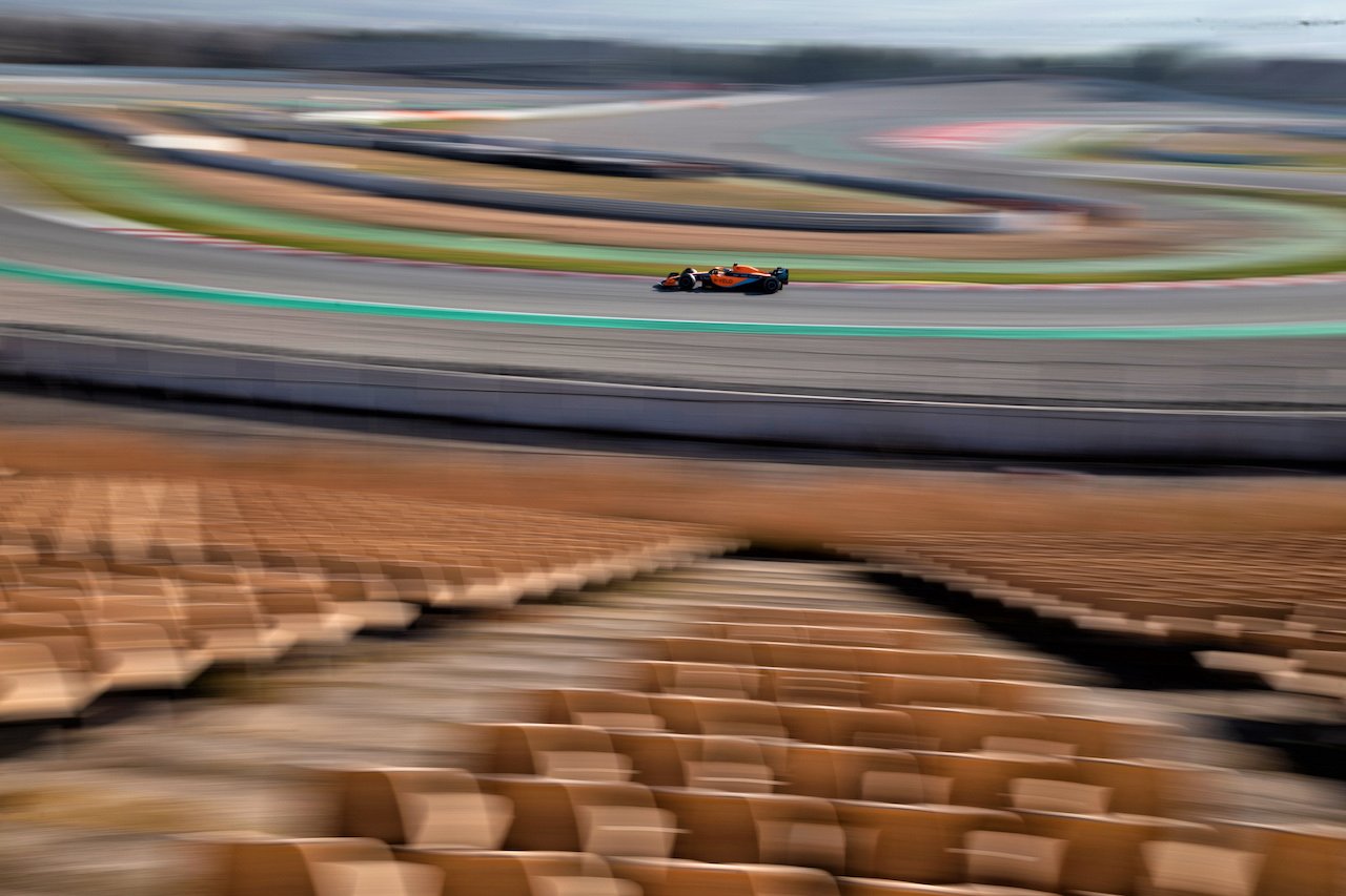 TEST BARCELLONA, Daniel Ricciardo (AUS) McLaren MCL36.
24.02.2022. Formula One Testing, Day Two, Barcelona, Spain. Giovedi'.
- www.xpbimages.com, EMail: requests@xpbimages.com © Copyright: Rew / XPB Images