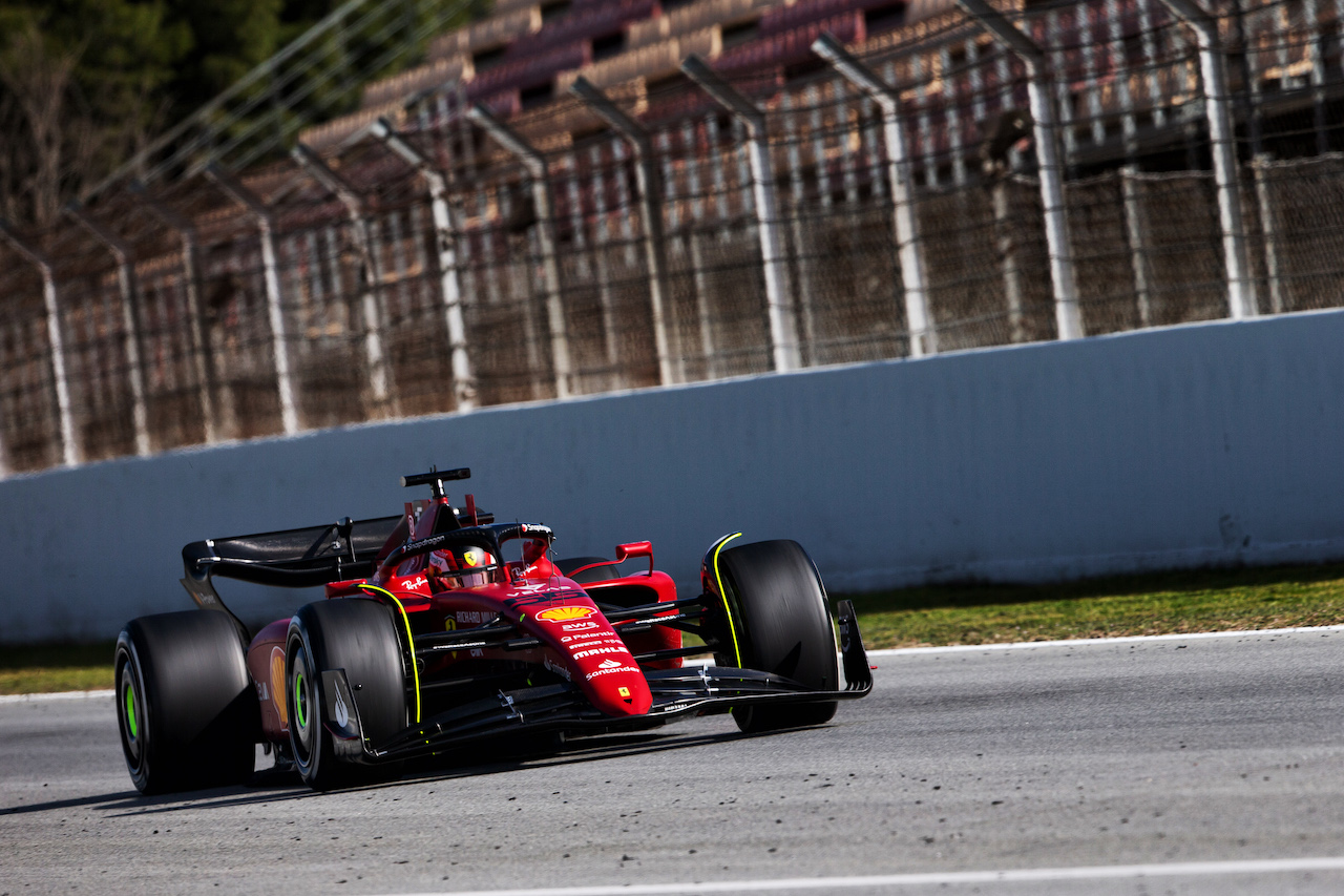 TEST BARCELLONA, Carlos Sainz Jr (ESP) Ferrari F1-75.
24.02.2022. Formula One Testing, Day Two, Barcelona, Spain. Giovedi'.
- www.xpbimages.com, EMail: requests@xpbimages.com © Copyright: Rew / XPB Images