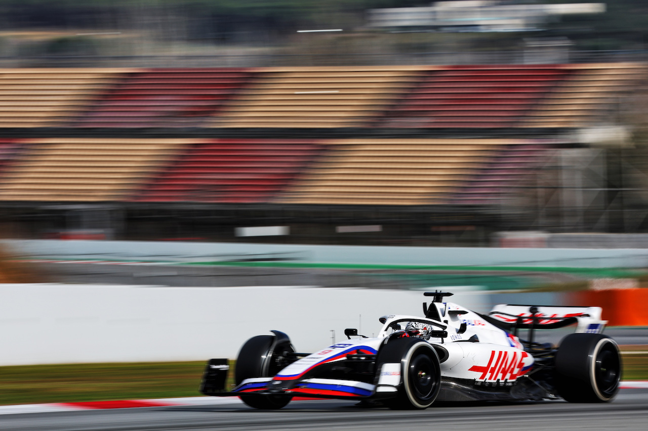 TEST BARCELLONA, Nikita Mazepin (RUS) Haas F1 Team VF-22.
24.02.2022. Formula One Testing, Day Two, Barcelona, Spain. Giovedi'.
- www.xpbimages.com, EMail: requests@xpbimages.com © Copyright: Moy / XPB Images
