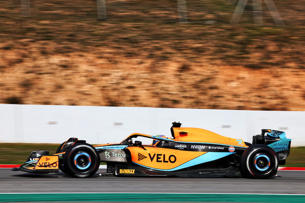 TEST BARCELLONA, Daniel Ricciardo (AUS) McLaren MCL36.
24.02.2022. Formula One Testing, Day Two, Barcelona, Spain. Giovedi'.
- www.xpbimages.com, EMail: requests@xpbimages.com © Copyright: Batchelor / XPB Images