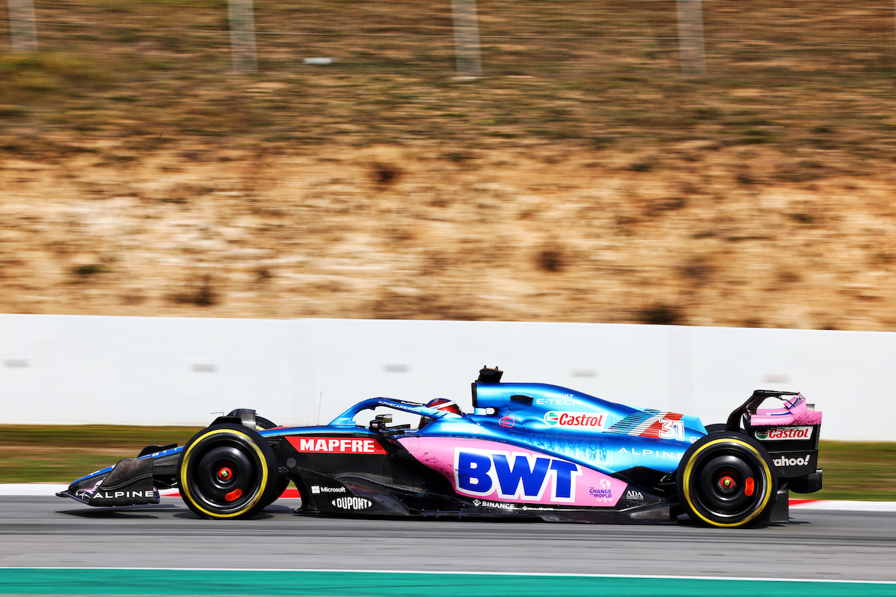 TEST BARCELLONA, Esteban Ocon (FRA) Alpine F1 Team A522.
24.02.2022. Formula One Testing, Day Two, Barcelona, Spain. Giovedi'.
- www.xpbimages.com, EMail: requests@xpbimages.com © Copyright: Batchelor / XPB Images