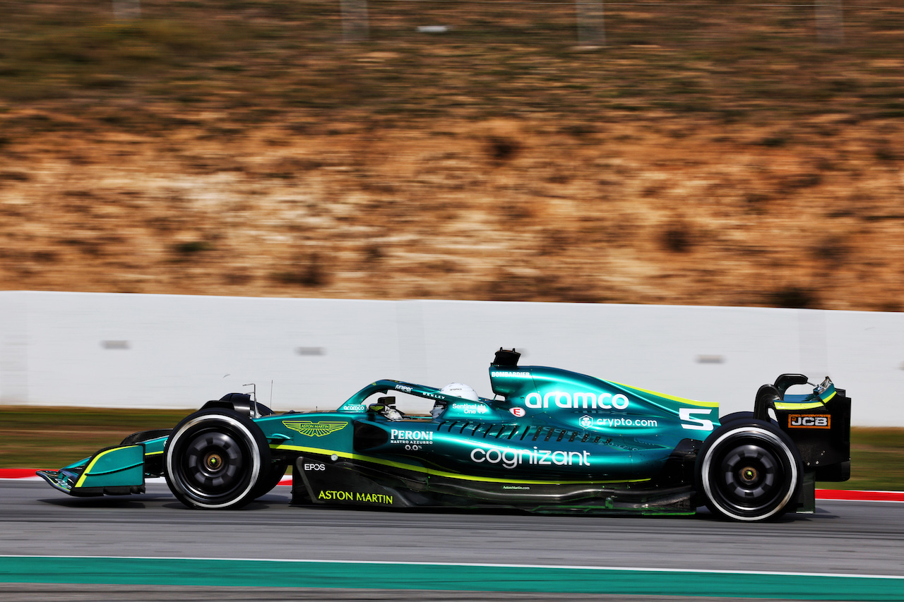 TEST BARCELLONA, Sebastian Vettel (GER) Aston Martin F1 Team AMR22.
24.02.2022. Formula One Testing, Day Two, Barcelona, Spain. Giovedi'.
- www.xpbimages.com, EMail: requests@xpbimages.com © Copyright: Batchelor / XPB Images