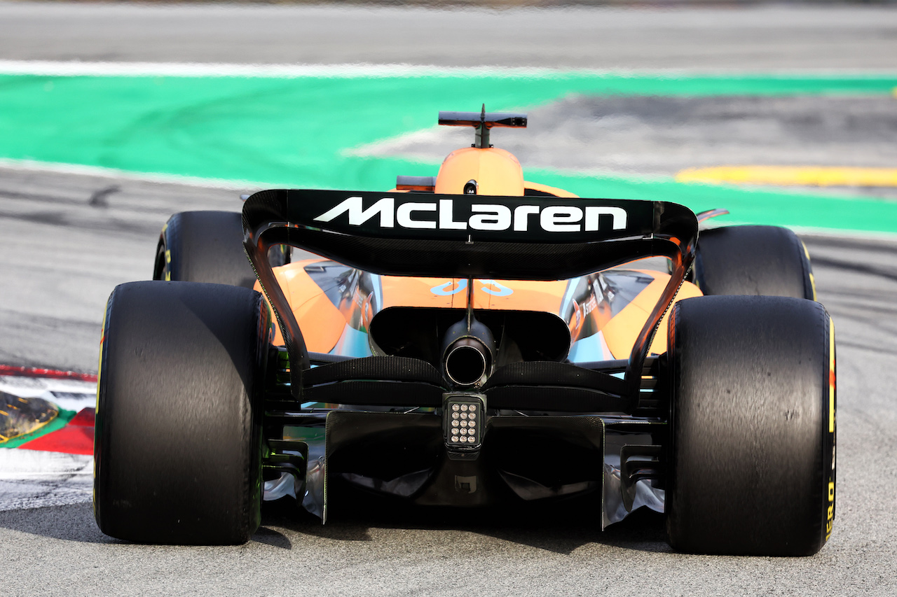 TEST BARCELLONA, Daniel Ricciardo (AUS) McLaren MCL36.
24.02.2022. Formula One Testing, Day Two, Barcelona, Spain. Giovedi'.
- www.xpbimages.com, EMail: requests@xpbimages.com © Copyright: Batchelor / XPB Images