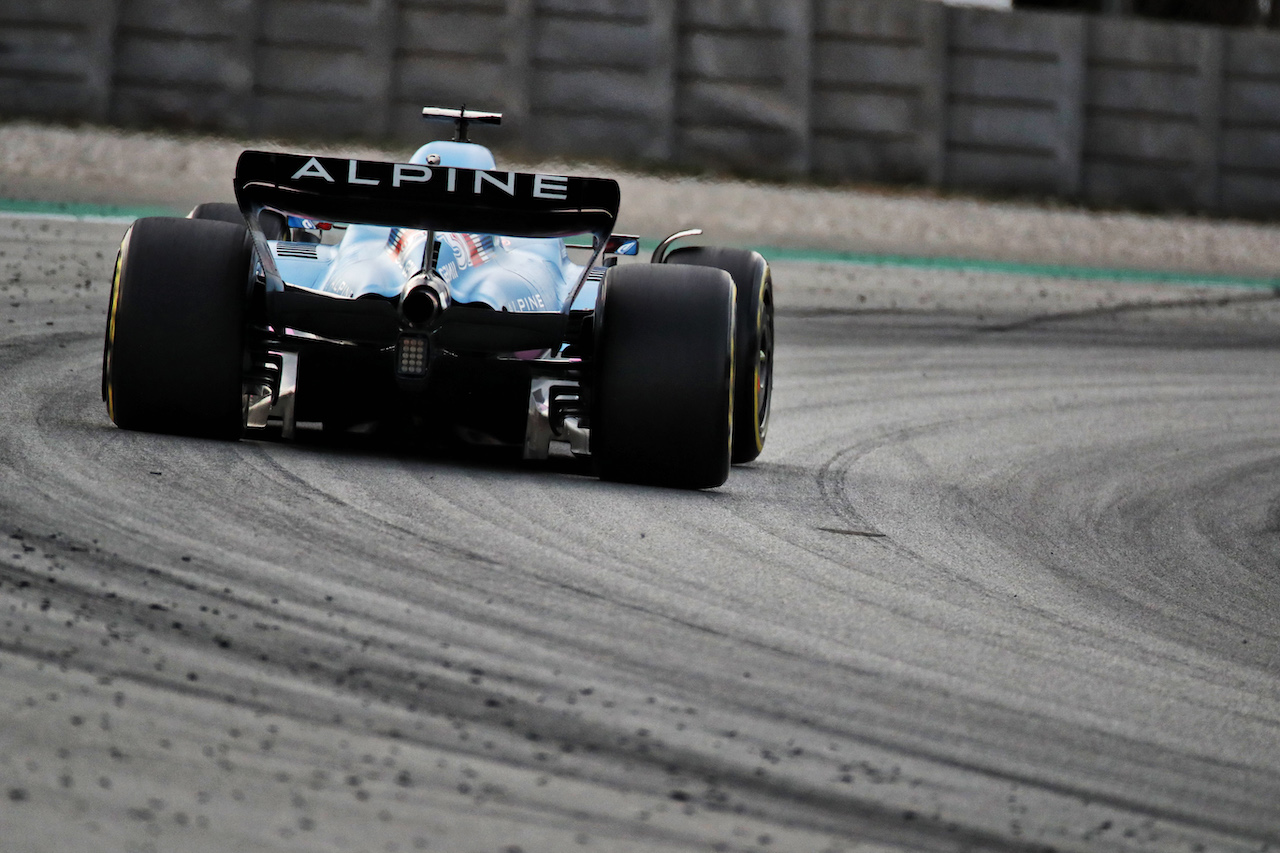 TEST BARCELLONA, Esteban Ocon (FRA) Alpine F1 Team A522.
24.02.2022. Formula One Testing, Day Two, Barcelona, Spain. Giovedi'.
 - www.xpbimages.com, EMail: requests@xpbimages.com © Copyright: Coates / XPB Images