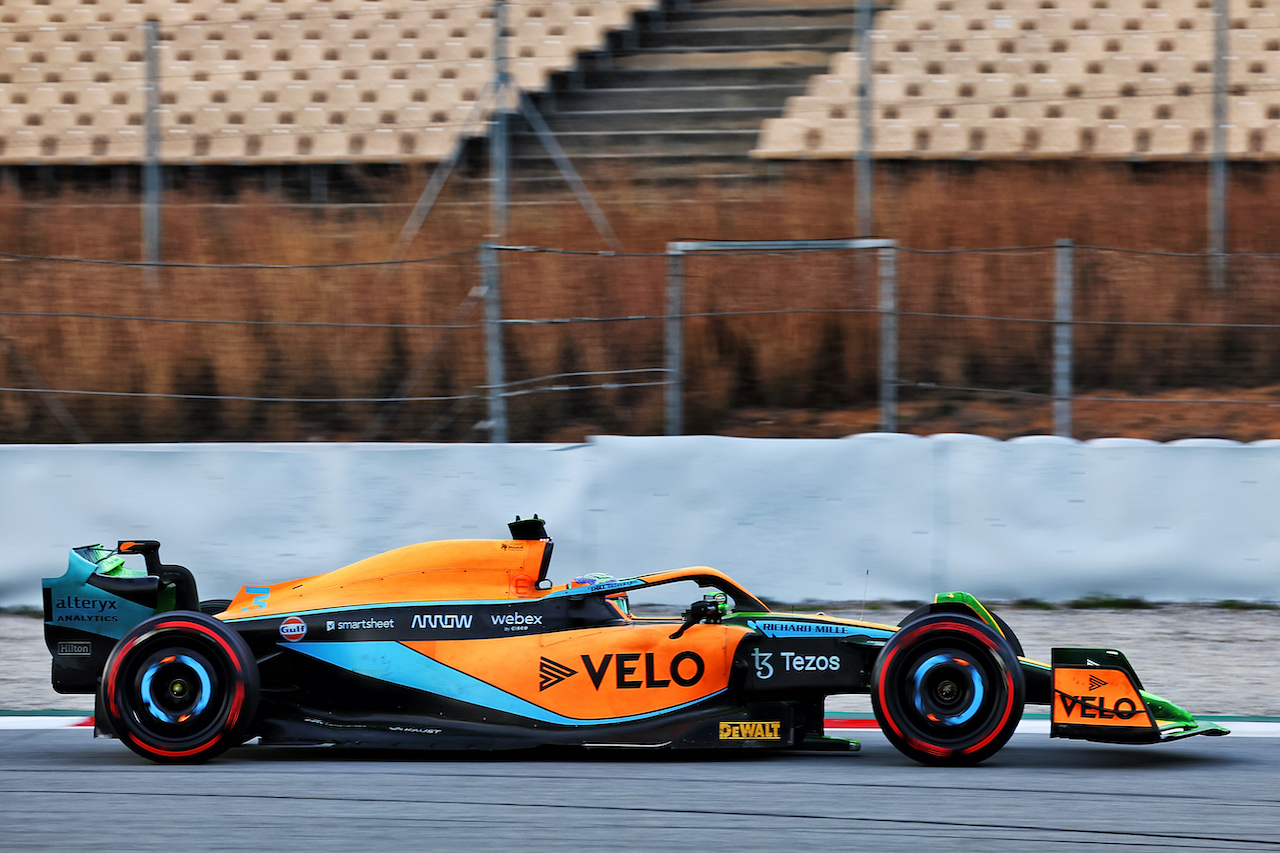 TEST BARCELLONA, Daniel Ricciardo (AUS) McLaren MCL36.
24.02.2022. Formula One Testing, Day Two, Barcelona, Spain. Giovedi'.
- www.xpbimages.com, EMail: requests@xpbimages.com © Copyright: Batchelor / XPB Images