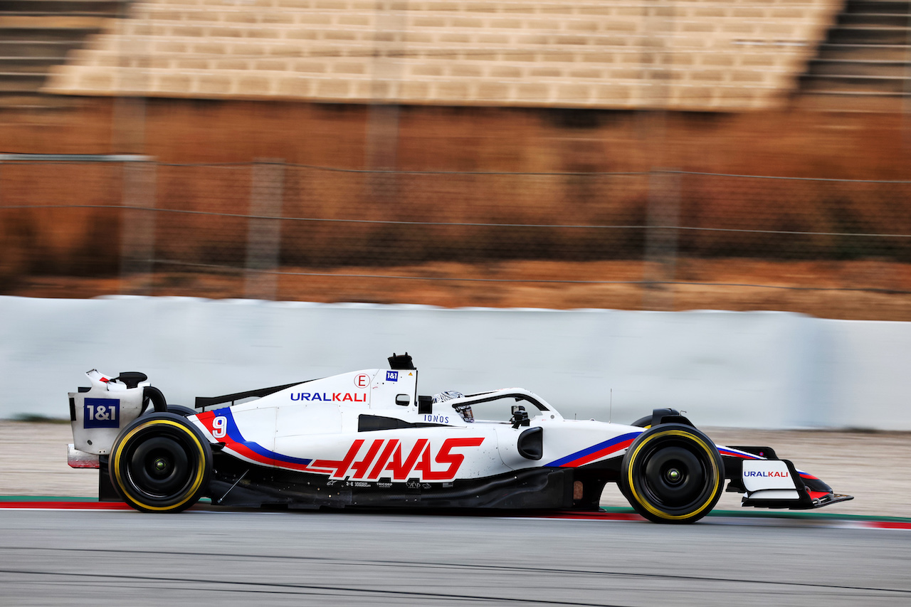 TEST BARCELLONA, Nikita Mazepin (RUS) Haas F1 Team VF-22.
24.02.2022. Formula One Testing, Day Two, Barcelona, Spain. Giovedi'.
- www.xpbimages.com, EMail: requests@xpbimages.com © Copyright: Batchelor / XPB Images