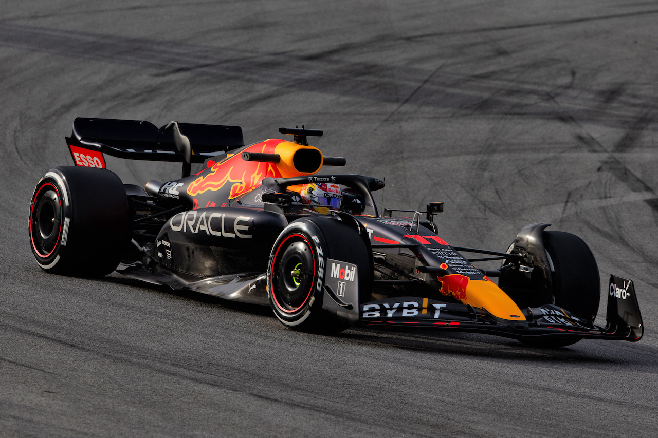 TEST BARCELLONA, Sergio Perez (MEX) Red Bull Racing RB18.
24.02.2022. Formula One Testing, Day Two, Barcelona, Spain. Giovedi'.
- www.xpbimages.com, EMail: requests@xpbimages.com © Copyright: Rew / XPB Images