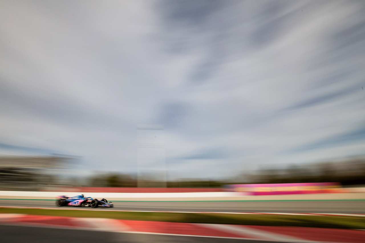 TEST BARCELLONA, Esteban Ocon (FRA) Alpine F1 Team A522.
24.02.2022. Formula One Testing, Day Two, Barcelona, Spain. Giovedi'.
- www.xpbimages.com, EMail: requests@xpbimages.com © Copyright: Rew / XPB Images
