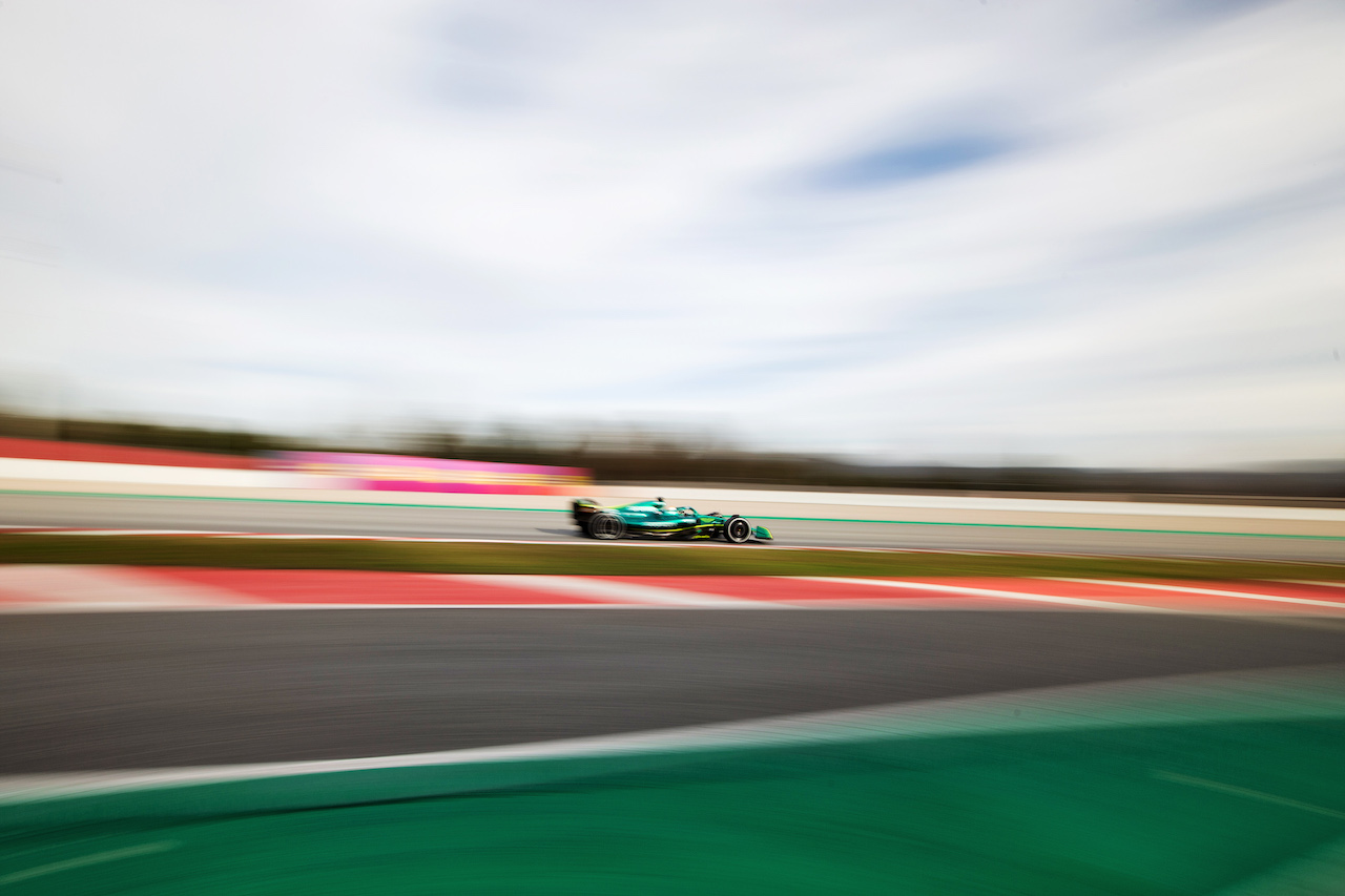 TEST BARCELLONA, Sebastian Vettel (GER) Aston Martin F1 Team AMR22.
24.02.2022. Formula One Testing, Day Two, Barcelona, Spain. Giovedi'.
- www.xpbimages.com, EMail: requests@xpbimages.com © Copyright: Rew / XPB Images