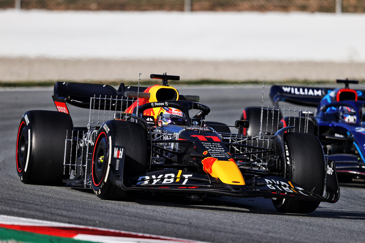 TEST BARCELLONA, Sergio Perez (MEX) Red Bull Racing RB18.
24.02.2022. Formula One Testing, Day Two, Barcelona, Spain. Giovedi'.
- www.xpbimages.com, EMail: requests@xpbimages.com © Copyright: Moy / XPB Images