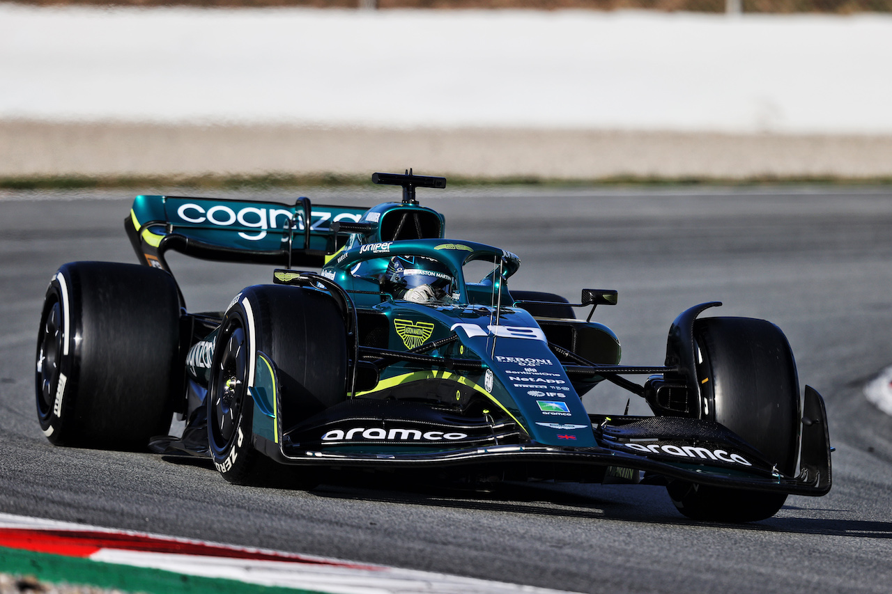 TEST BARCELLONA, Lance Stroll (CDN) Aston Martin F1 Team AMR22.
24.02.2022. Formula One Testing, Day Two, Barcelona, Spain. Giovedi'.
- www.xpbimages.com, EMail: requests@xpbimages.com © Copyright: Moy / XPB Images