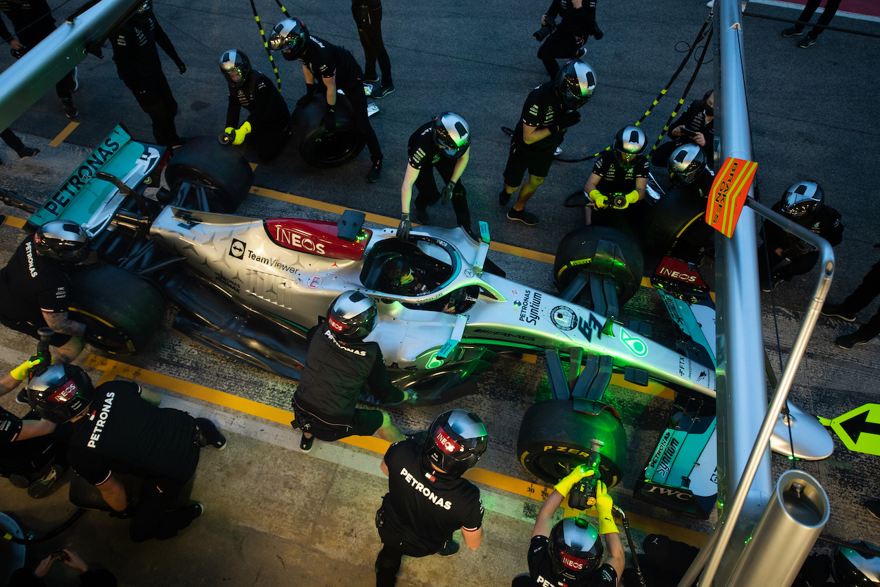 TEST BARCELLONA, Mercedes AMG F1 W13 - practice pit stops.
24.02.2022. Formula One Testing, Day Two, Barcelona, Spain. Giovedi'.
- www.xpbimages.com, EMail: requests@xpbimages.com © Copyright: Price / XPB Images