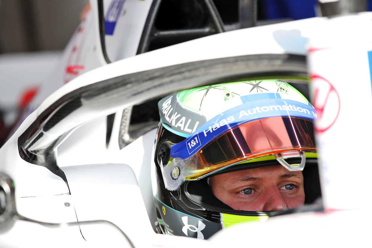 TEST BARCELLONA, Mick Schumacher (GER) Haas VF-22.
24.02.2022. Formula One Testing, Day Two, Barcelona, Spain. Giovedi'.
 - www.xpbimages.com, EMail: requests@xpbimages.com © Copyright: Coates / XPB Images