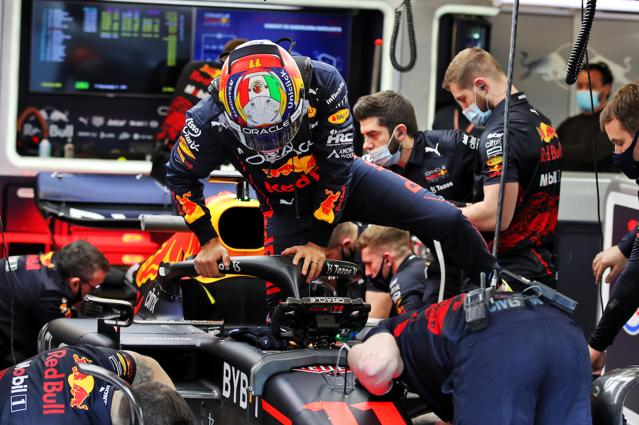 TEST BARCELLONA, Sergio Perez (MEX) Red Bull Racing RB18.
24.02.2022. Formula One Testing, Day Two, Barcelona, Spain. Giovedi'.
 - www.xpbimages.com, EMail: requests@xpbimages.com © Copyright: Coates / XPB Images