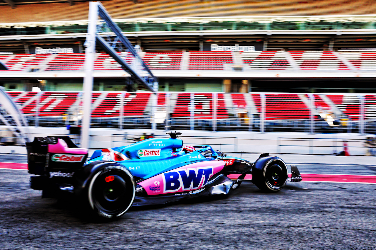 TEST BARCELLONA, Esteban Ocon (FRA) Alpine F1 Team A522.
24.02.2022. Formula One Testing, Day Two, Barcelona, Spain. Giovedi'.
- www.xpbimages.com, EMail: requests@xpbimages.com © Copyright: Batchelor / XPB Images