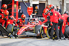 TEST BARCELLONA, Charles Leclerc (MON) Ferrari F1-75 practices a pit stop.
24.02.2022. Formula One Testing, Day Two, Barcelona, Spain. Giovedi'.
- www.xpbimages.com, EMail: requests@xpbimages.com © Copyright: Moy / XPB Images