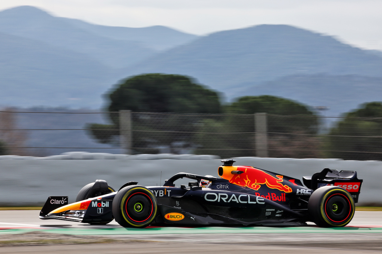 TEST BARCELLONA, Max Verstappen (NLD) Red Bull Racing RB18.
25.02.2022. Formula One Testing, Day Three, Barcelona, Spain. Venerdi'.
- www.xpbimages.com, EMail: requests@xpbimages.com © Copyright: Batchelor / XPB Images