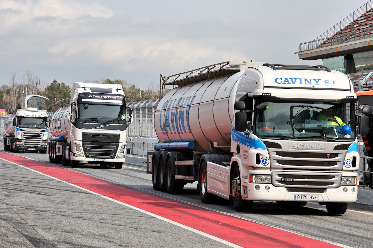 TEST BARCELLONA, Circuit Atmosfera - Tankers.
25.02.2022. Formula One Testing, Day Three, Barcelona, Spain. Venerdi'.
- www.xpbimages.com, EMail: requests@xpbimages.com © Copyright: Batchelor / XPB Images