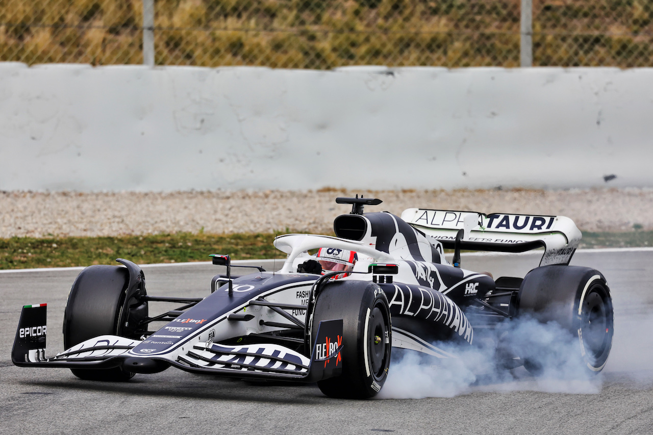 TEST BARCELLONA, Pierre Gasly (FRA) AlphaTauri AT03 locks up under braking e crashes into the tyre barrier.
25.02.2022. Formula One Testing, Day Three, Barcelona, Spain. Venerdi'.
- www.xpbimages.com, EMail: requests@xpbimages.com © Copyright: XPB Images
