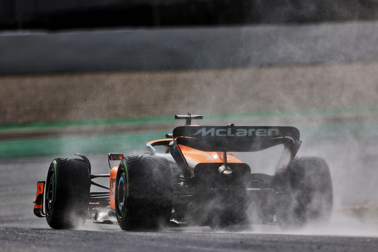TEST BARCELLONA, Daniel Ricciardo (AUS) McLaren MCL36.
25.02.2022. Formula One Testing, Day Three, Barcelona, Spain. Venerdi'.
- www.xpbimages.com, EMail: requests@xpbimages.com © Copyright: Price / XPB Images