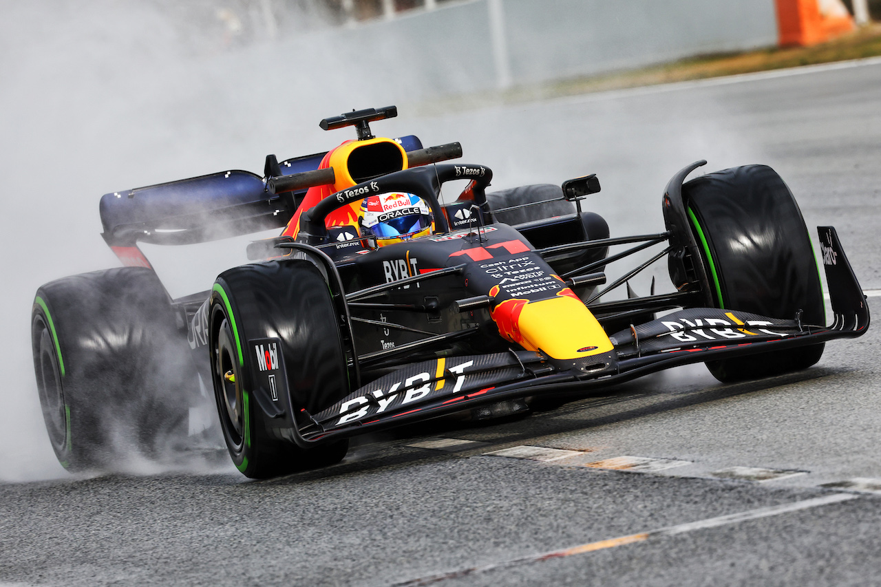 TEST BARCELLONA, Sergio Perez (MEX) Red Bull Racing RB18.
25.02.2022. Formula One Testing, Day Three, Barcelona, Spain. Venerdi'.
- www.xpbimages.com, EMail: requests@xpbimages.com © Copyright: Batchelor / XPB Images