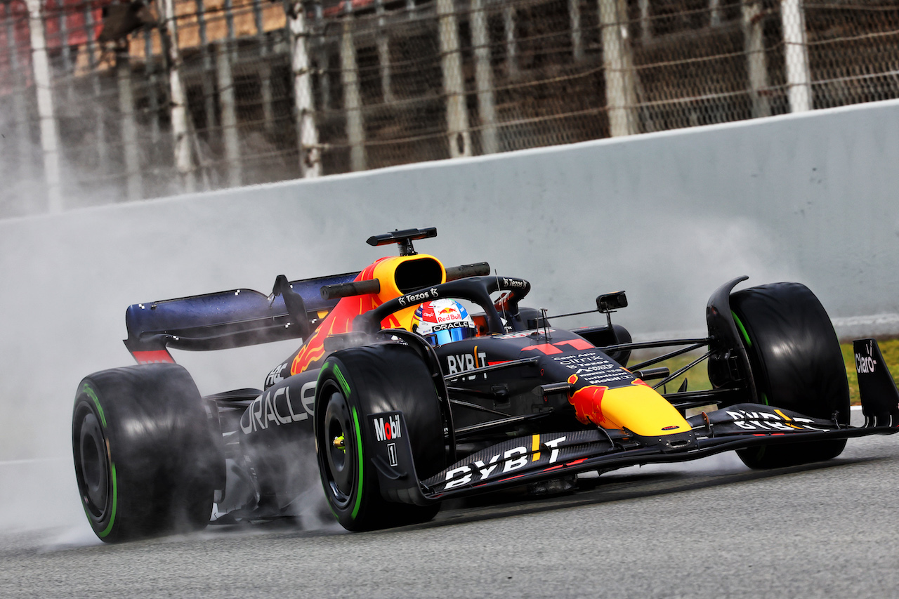 TEST BARCELLONA, Sergio Perez (MEX) Red Bull Racing RB18.
25.02.2022. Formula One Testing, Day Three, Barcelona, Spain. Venerdi'.
- www.xpbimages.com, EMail: requests@xpbimages.com © Copyright: Batchelor / XPB Images