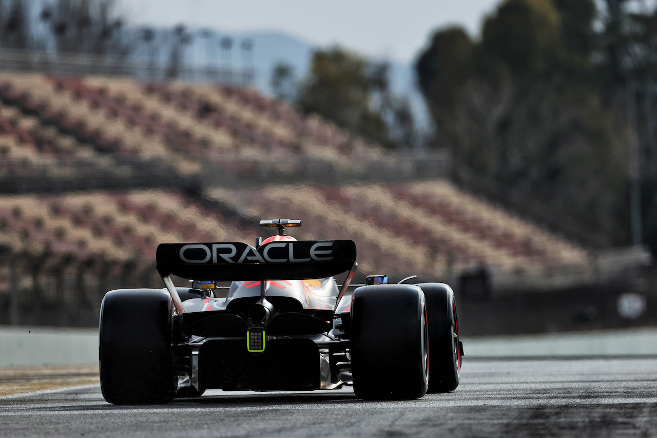 TEST BARCELLONA, Sergio Perez (MEX) Red Bull Racing RB18.
25.02.2022. Formula One Testing, Day Three, Barcelona, Spain. Venerdi'.
- www.xpbimages.com, EMail: requests@xpbimages.com © Copyright: Price / XPB Images