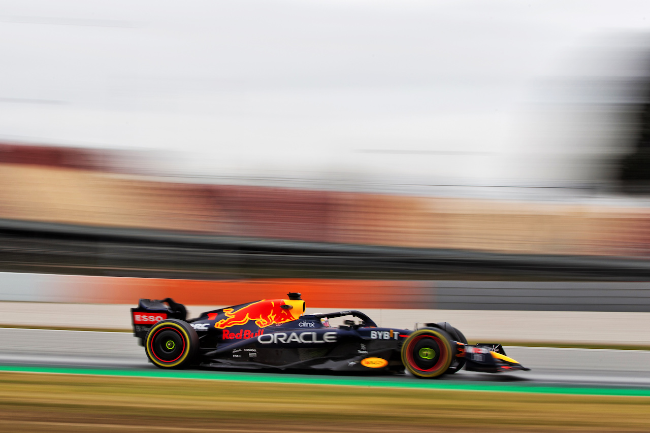TEST BARCELLONA, Max Verstappen (NLD) Red Bull Racing RB18.
25.02.2022. Formula One Testing, Day Three, Barcelona, Spain. Venerdi'.
- www.xpbimages.com, EMail: requests@xpbimages.com © Copyright: Rew / XPB Images