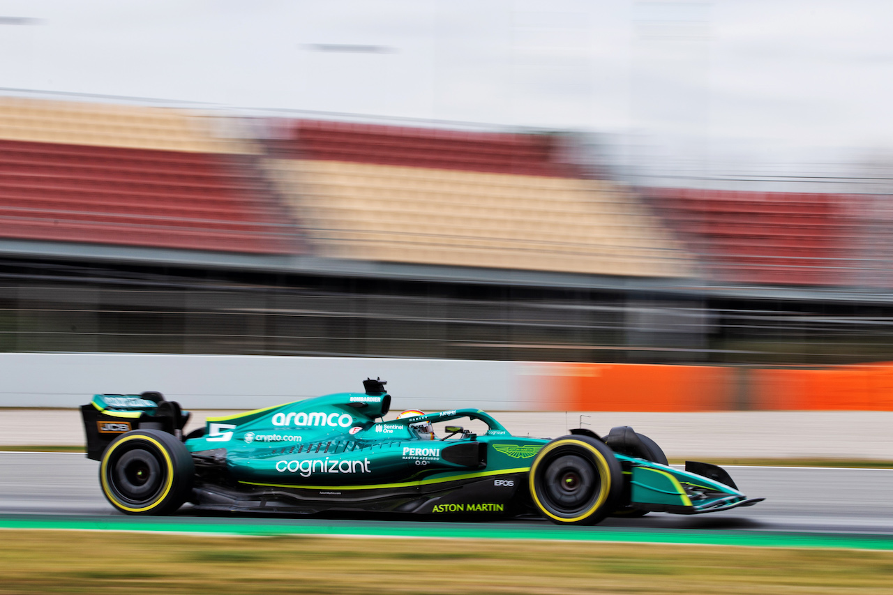 TEST BARCELLONA, Sebastian Vettel (GER) Aston Martin F1 Team AMR22.
25.02.2022. Formula One Testing, Day Three, Barcelona, Spain. Venerdi'.
- www.xpbimages.com, EMail: requests@xpbimages.com © Copyright: Rew / XPB Images