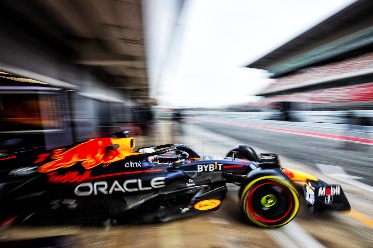 TEST BARCELLONA, Max Verstappen (NLD) Red Bull Racing RB18.
25.02.2022. Formula One Testing, Day Three, Barcelona, Spain. Venerdi'.
- www.xpbimages.com, EMail: requests@xpbimages.com © Copyright: Rew / XPB Images
