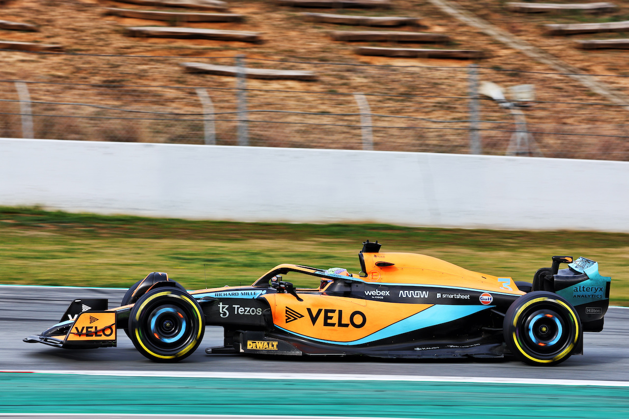 TEST BARCELLONA, Daniel Ricciardo (AUS) McLaren MCL36.
25.02.2022. Formula One Testing, Day Three, Barcelona, Spain. Venerdi'.
- www.xpbimages.com, EMail: requests@xpbimages.com © Copyright: Batchelor / XPB Images