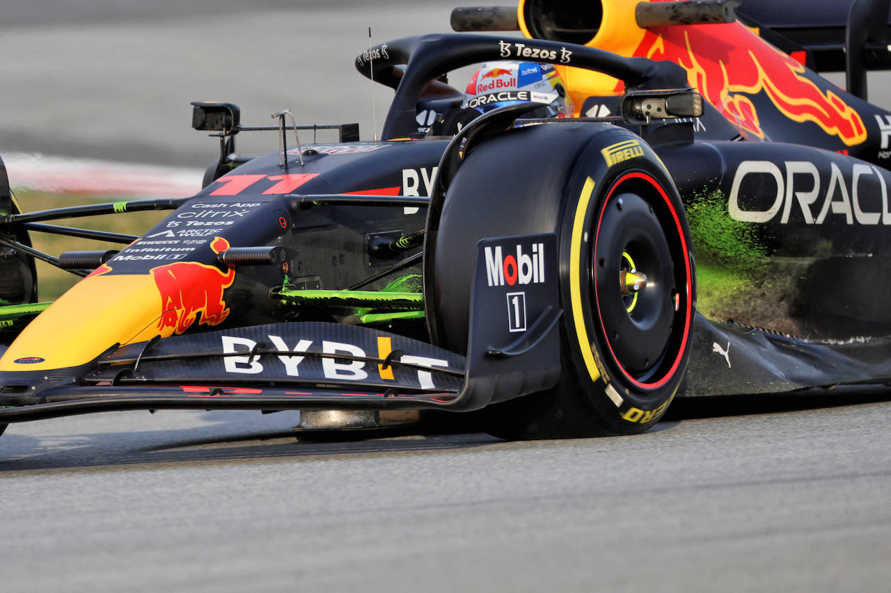 TEST BARCELLONA, Sergio Perez (MEX) Red Bull Racing RB18 - front wing e floor.
25.02.2022. Formula One Testing, Day Three, Barcelona, Spain. Venerdi'.
- www.xpbimages.com, EMail: requests@xpbimages.com © Copyright: Bearne / XPB Images