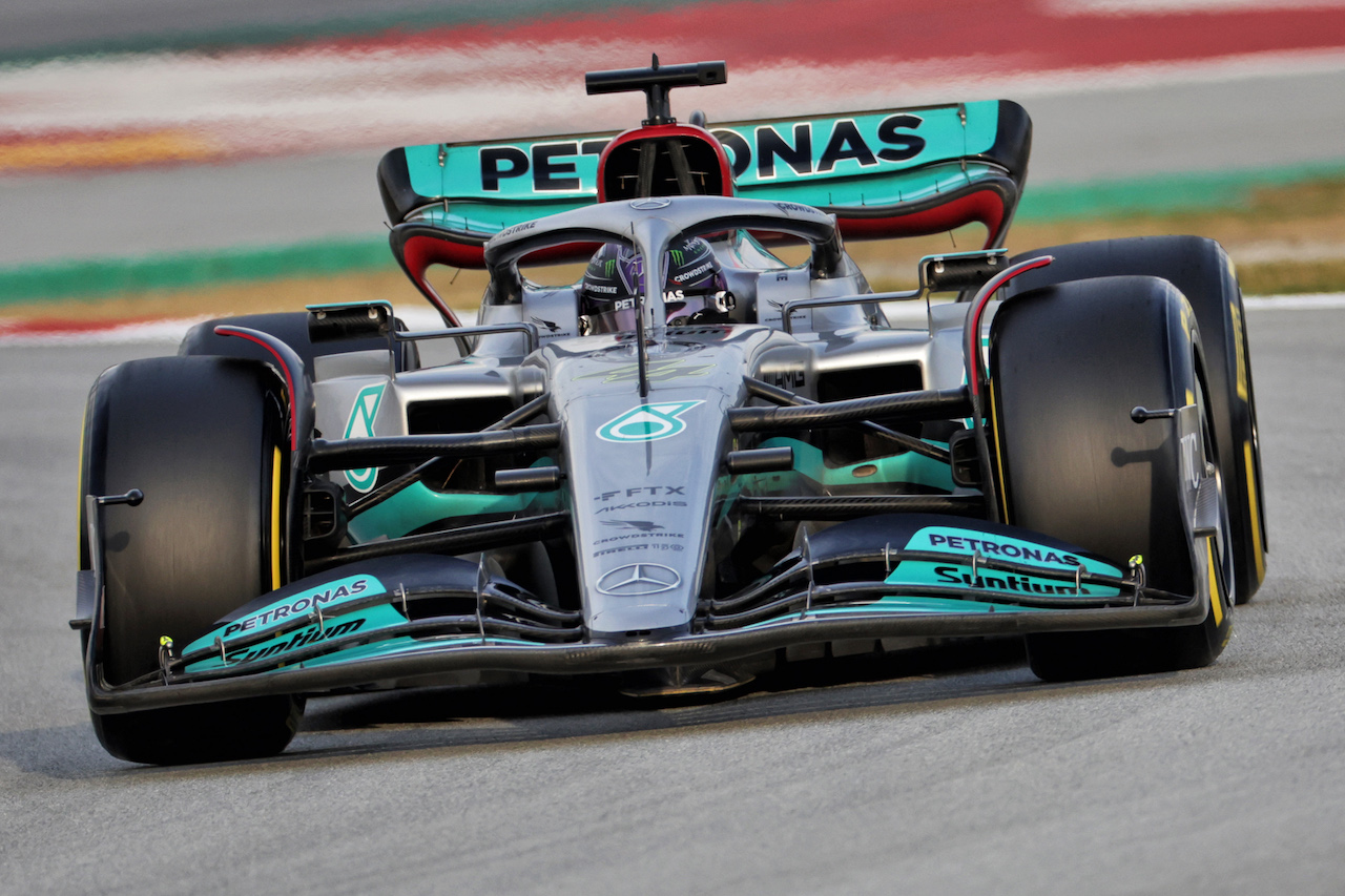 TEST BARCELLONA, Lewis Hamilton (GBR) Mercedes AMG F1 W13 - front wing e floor.
25.02.2022. Formula One Testing, Day Three, Barcelona, Spain. Venerdi'.
- www.xpbimages.com, EMail: requests@xpbimages.com © Copyright: Bearne / XPB Images