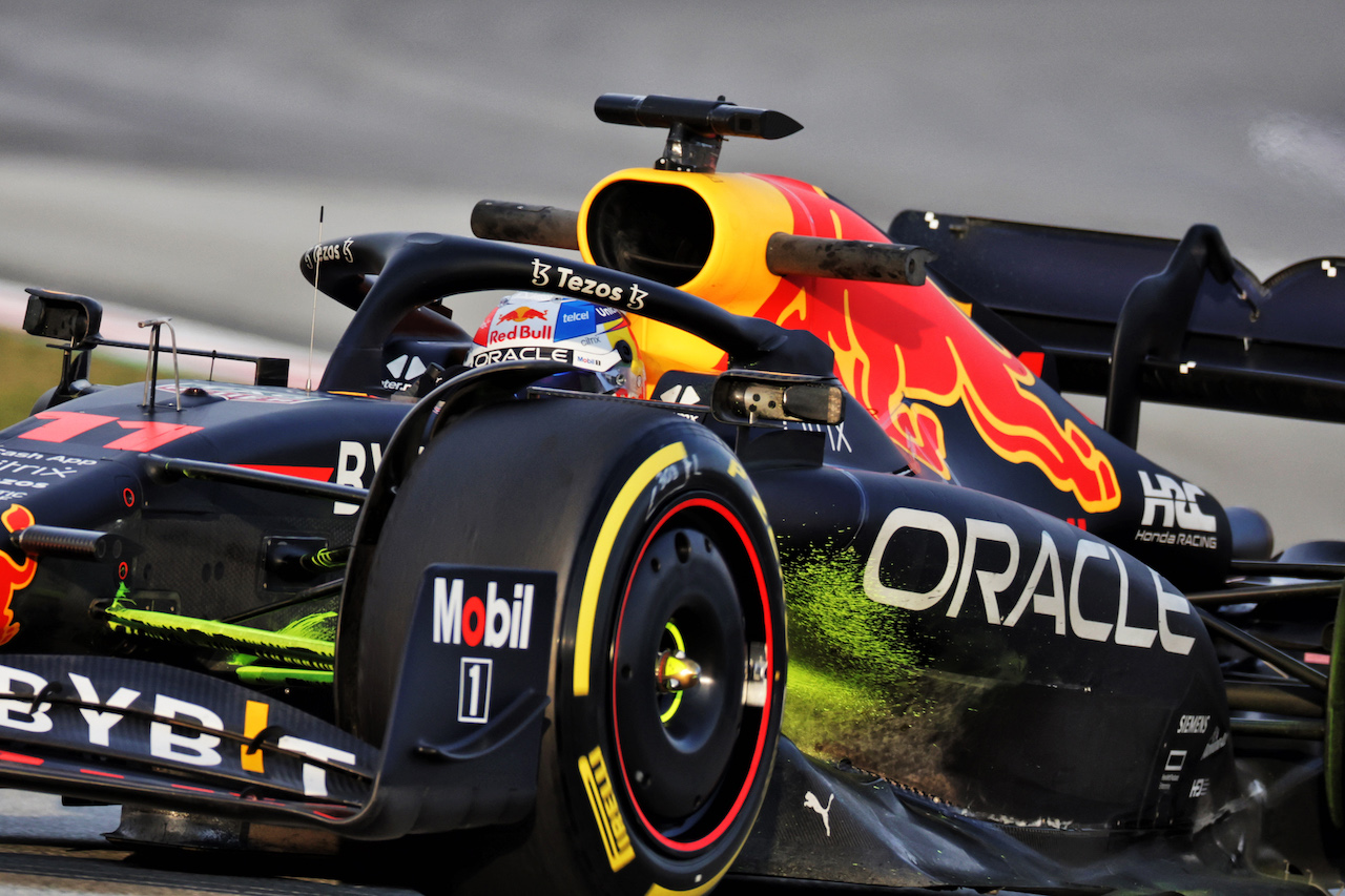 TEST BARCELLONA, Sergio Perez (MEX) Red Bull Racing RB18 - flow-vis paint.
25.02.2022. Formula One Testing, Day Three, Barcelona, Spain. Venerdi'.
- www.xpbimages.com, EMail: requests@xpbimages.com © Copyright: Bearne / XPB Images